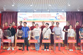 HDBank trao thưởng 1 ký vàng SJC cho nữ khách hàng tại TP HCM