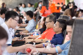 Giọt thương 2025: CBNV ROX Group chung tay hiến máu, lan tỏa giá trị sống đẹp
