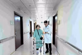 Vinmec ra mắt robot hỗ trợ thay khớp gối, mở rộng cơ hội phẫu thuật với chi phí hợp lý ngay tại Việt Nam