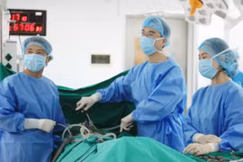 Vinmec Phú Quốc xuyên đêm cứu thai phụ nguy kịch mang nhóm máu cực hiếm