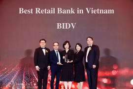BIDV viết tiếp thập kỷ dẫn đầu với cú đúp giải thưởng Ngân hàng Bán lẻ tốt nhất Việt Nam tiền gửi tốt nhất Châu Á