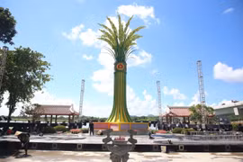 Những cuộc hội ngộ đặc biệt bên bến phà II Long Đại