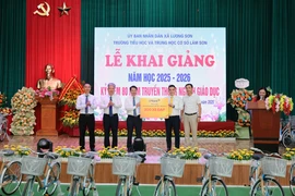 LPBank trao 300 xe đạp cho học sinh nghèo tỉnh Phú Thọ nhân dịp khai giảng