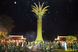 “Lời tri ân – Dòng sông hoa lửa”: Đêm nghệ thuật tái hiện huyền thoại 