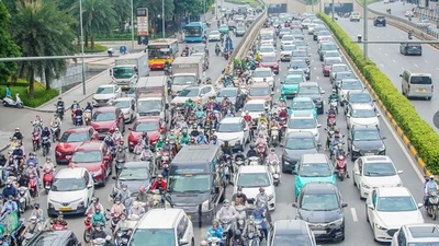 Đường 10 làn xe nhưng thường xuyên ùn tắc ở Hà Nội 