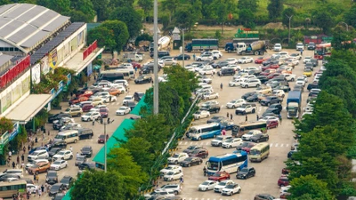 Nguyên nhân ùn tắc hàng dài trên cao tốc, ô tô đỗ kín trạm dừng nghỉ