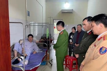 Cảnh sát giao thông bị kéo đi gần 500m khi kiểm tra nồng độ cồn