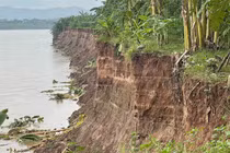 Sạt lở bờ sông Lô sát nhà dân, Phú Thọ công bố tình huống khẩn cấp