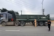 CSGT Phú Thọ xử lý hàng chục xe quá tải, cơi nới thành thùng