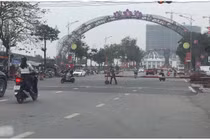 Phú Thọ xử phạt 10 xe máy vượt rào chắn đường sắt khi đèn đỏ