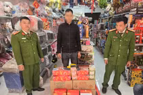 Cửa hàng tạp hóa, tiệm sửa điện thoại ở Phú Thọ bán pháo hoa trái phép