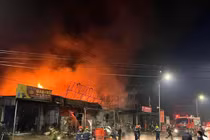 Cháy nhà ở kết hợp kinh doanh điện máy tại Phú Thọ, lửa lan sang 2 nhà dân