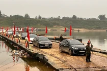 Nước Sông Lô dâng cao, Lữ đoàn 249 tạm dừng cầu phao để lắp thêm đốt