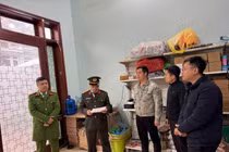 Phá đường dây mua bán vũ khí quân dựng ngụy trang là 'súng thông bồn cầu'