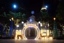 Không khí Noel rộn ràng tại giáo xứ Cần Kiệm Hà Nội