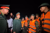 Thượng tướng Đỗ Xuân Tụng động viên lực lượng bắc cầu phao sông Lô