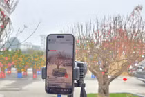 Livestream bán đào giữa chợ Tết Phú Thọ, chốt đơn hàng chục triệu