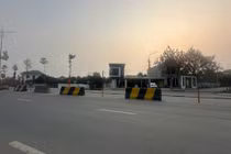 Tài xế lúng túng vì điểm quay đầu trên đường 6 làn ở Phú Thọ bị thu hẹp