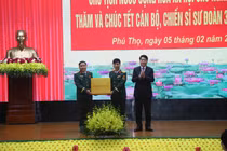 Chủ tịch nước Lương Cường phát biểu và tặng quà, chúc Tết cán bộ, chiến sĩ Sư đoàn 316.