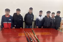 Bị bắn ná cao su ở hội chợ xuân, nhóm thanh niên mang dao đi trả đũa