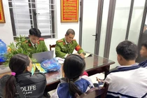 Cảnh sát 113 Phú Thọ hỗ trợ 3 trẻ em Hà Nội đi lạc đường về với gia đình