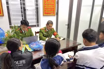 Cảnh sát 113 Phú Thọ hỗ trợ 3 trẻ em Hà Nội đi lạc đường về với gia đình