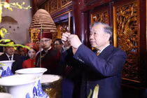 Tổng Bí thư, Chủ tịch nước Tô Lâm dâng hương tưởng niệm các Vua Hùng