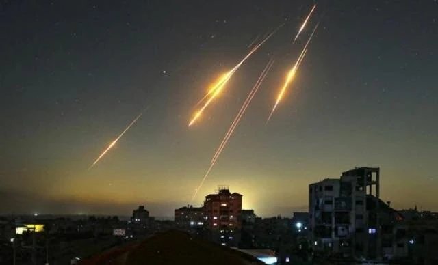 Phòng không Israel cạn tên lửa đánh chặn, Iran vẫn chưa cần dùng tên lửa mới