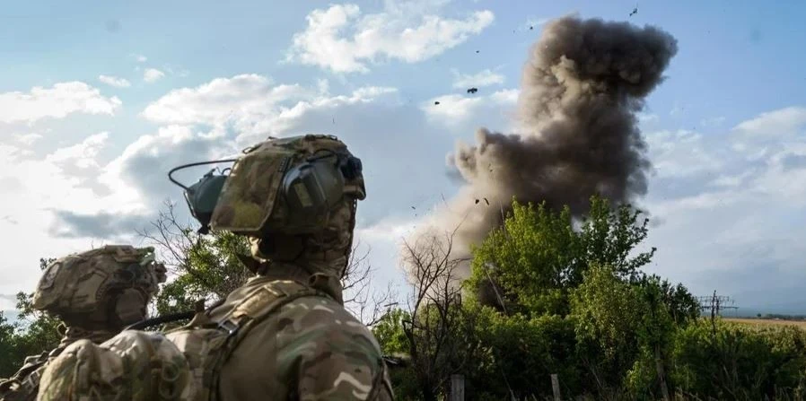 Lữ đoàn Azov số 12 phản công quyết liệt, Nga sử dụng không quân ngăn chặn 