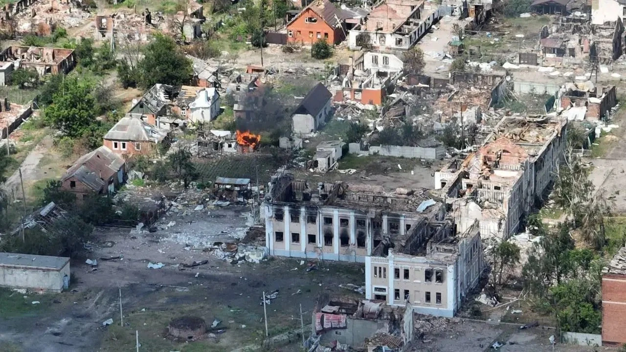 Nga dừng tấn công Volchansk, tình hình Pokrovsk nguy cấp