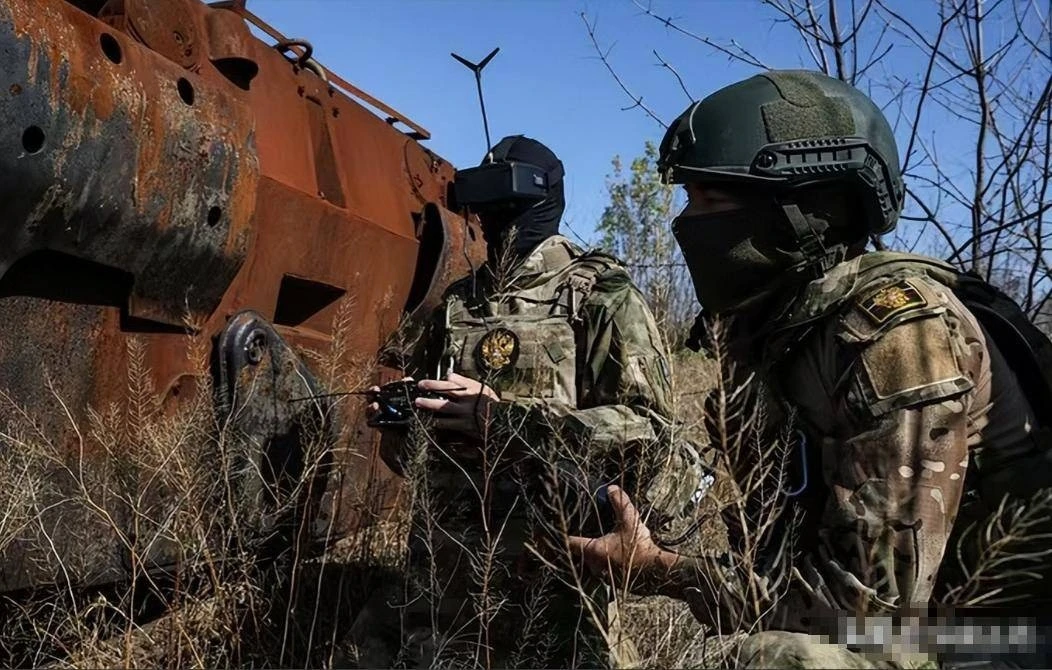 Thế trận thiên la địa vòng của Ukraine ở Pokrovsk và chiến thuật của Nga 