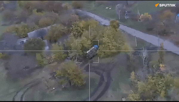 Hiện RFAF đang sử dụng UAV lảng vảng Lancet làm vũ khí tấn công chính xác tầm xa, dùng để tấn công mục tiêu điểm và di động ở khu vực chiến tuyến và sát khu vực phía sau. Loại UAV tự sát lảng vảng này, được sử dụng cho nhiệm vụ phản pháo, tấn công phá hủy xe bọc thép, các hệ thống phòng không và tác chiến điện tử (EW) của Ukraine.