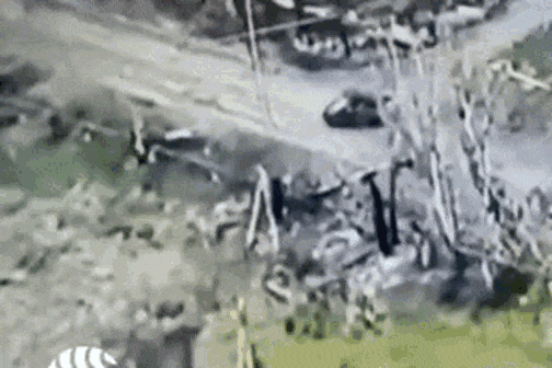 Còn truyền thông Ukraine đang gióng lên hồi chuông cảnh báo, khi Cụm quân phía Bắc RFAF đang tiến sâu vào tỉnh Sumy. Kênh Deep State của Ukraine cho biết, tình hình ở khu vực Sumy đang trở nên ngày càng nghiêm trọng đối với AFU, khi RFAF đã giành quyền kiểm soát làng Oleksiivka (Nga gọi là Alekseyevka) và tiếp tục tràn ngập Alexandria nằm bên cạnh. Đồng thời tấn công vào Myropillya, từ đầu cầu Guevo.