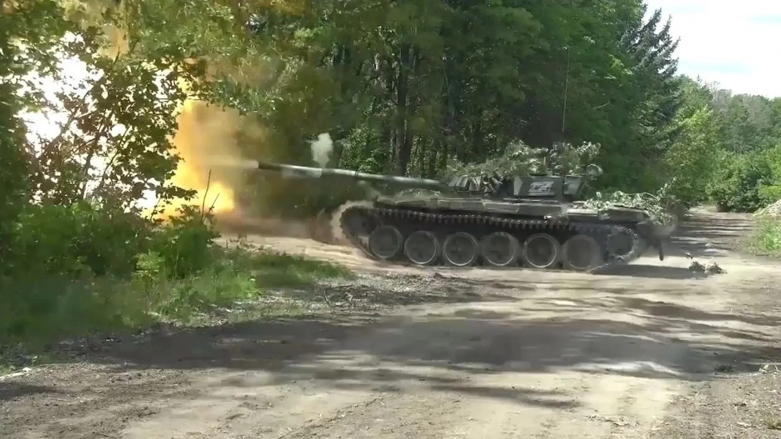 Xe tăng Nga tràn vào Kupyansk, giao tranh ác liệt ở ga Zaoskolye