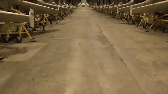 Các thông tin tình báo của Mỹ và Israel cho thấy, vào tháng 1/2025, Lực lượng Vệ binh Cách mạng Iran (IRGC), đã công khai trưng bày một "thành phố tên lửa ngầm", với hệ thống đường ray kết nối các khu vực lắp ráp, kho chứa và nhiều lối ra bí mật.