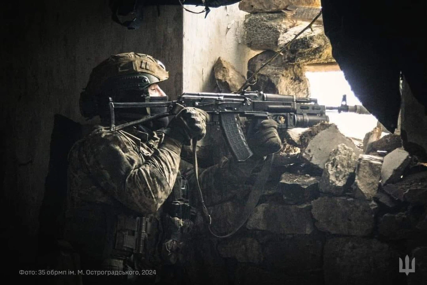 Chiến tuyến bị Nga cắt làm đôi, quân Ukraine ở Myrnohrad gặp thế khó