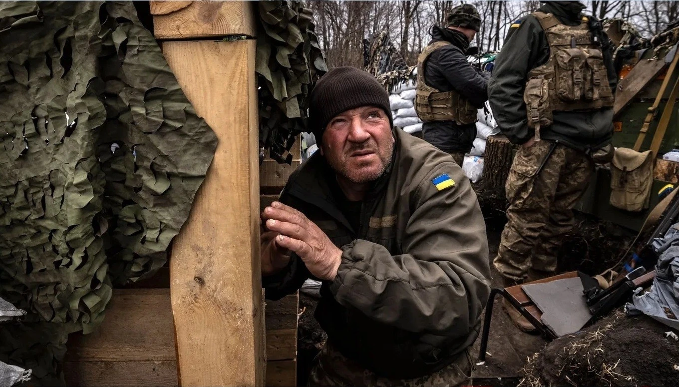 Trước sức ép tiến công của Nga, quân Ukraine lùi sâu về khu đô thị Myrnohrad