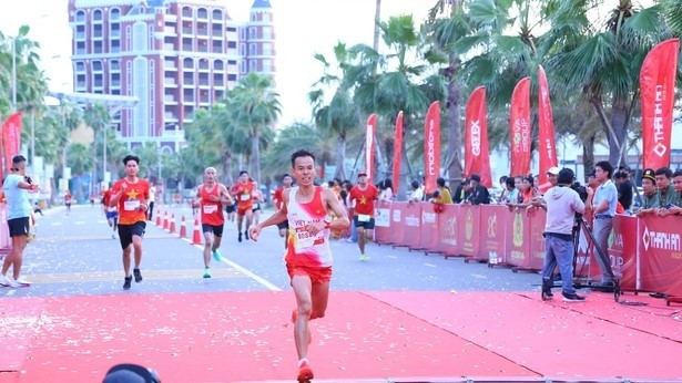 Giải chạy thu hút hàng nghìn vận động viên tham gia. cac-van-dong-vien-tham-gia-giai-chay.jpg