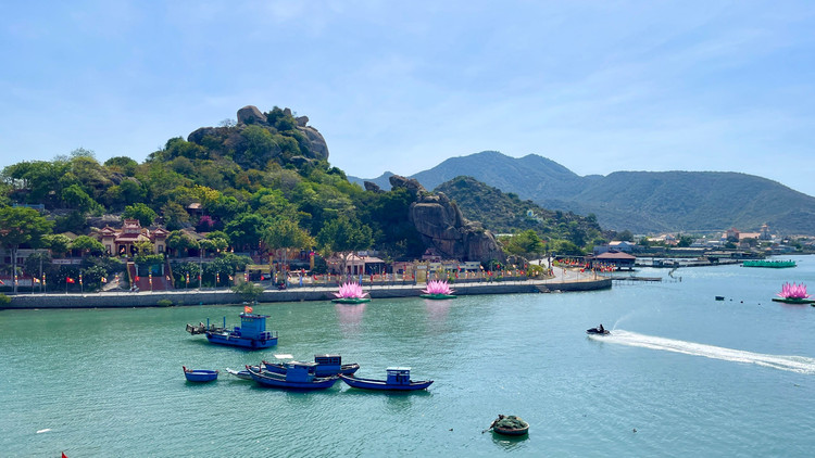 Lê Hoàn. z6878168903588-5dbfb0074a3da710177f3f338c13c2b9.jpg