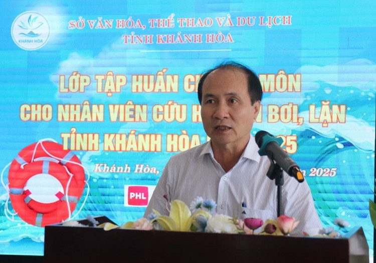 Ông Nguyễn Tuấn Thanh – Phó Giám đốc Sở VHTTDL Khánh Hòa phát biểu tại lễ khai mạc lớp tập huấn. 1-dsvc.jpg