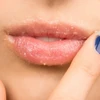 'Đánh bay' môi khô nẻ mùa đông với 4 bí quyết tẩy tế bào chết đơn giản