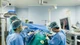 Lần đầu tiên Việt Nam đưa thận ra ngoài cắt khối phình khổng lồ và ghép lại 