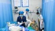 Máy bóc gỗ lóc luôn cả da cánh tay người làm