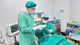 Ăn cháo lươn trẻ 1 tuổi bị dây kim loại cắm sâu vào đáy lưỡi