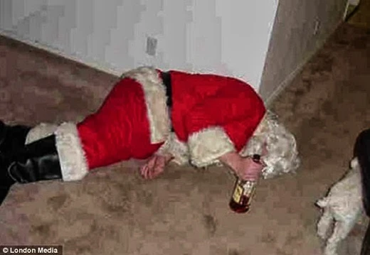 Ảnh ông già Noel say bí tỉ hài khó đỡ