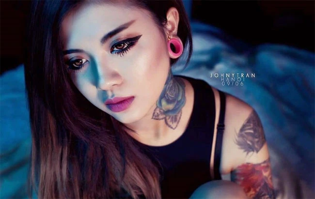 Vẻ gợi cảm ma mị của nữ thợ xăm đẹp nhất HN