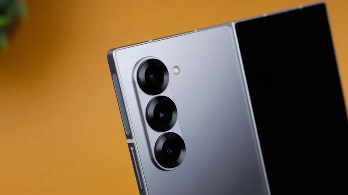 Galaxy Z Fold 7 đọ dáng, mỏng hơn Fold 6, nhẹ hơn S25 Ultra