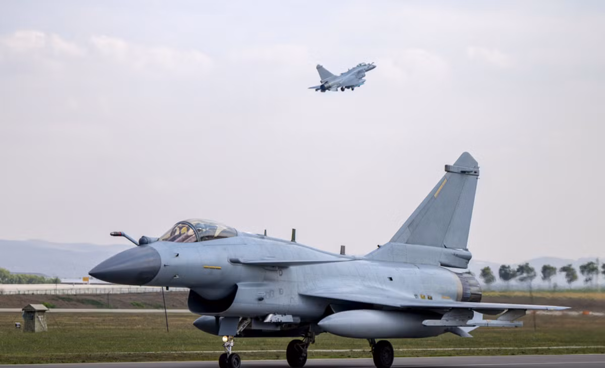 Thỏa thuận J-10C - thương vụ đầu tiên của Jakarta với một nhà sản xuất quốc phòng Trung Quốc có tiềm năng điều chỉnh lại thế trận quốc phòng của Indonesia trong bối cảnh cạnh tranh quyền lực ngày càng gay gắt trong khu vực. Ảnh: @ Army Recognition.