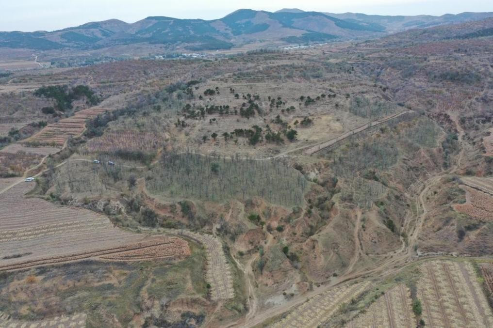 Theo đó, các nhà khảo cổ học đến từ Viện Di tích Văn hóa và Khảo cổ học tỉnh Liêu Ninh đã phát hiện hàng chục di tích cổ liên quan đến văn hóa Hồng Sơn ở tỉnh Liêu Ninh, Đông Bắc Trung Quốc. Ảnh: @Viện Di tích Văn hóa và Khảo cổ học tỉnh Liêu Ninh.