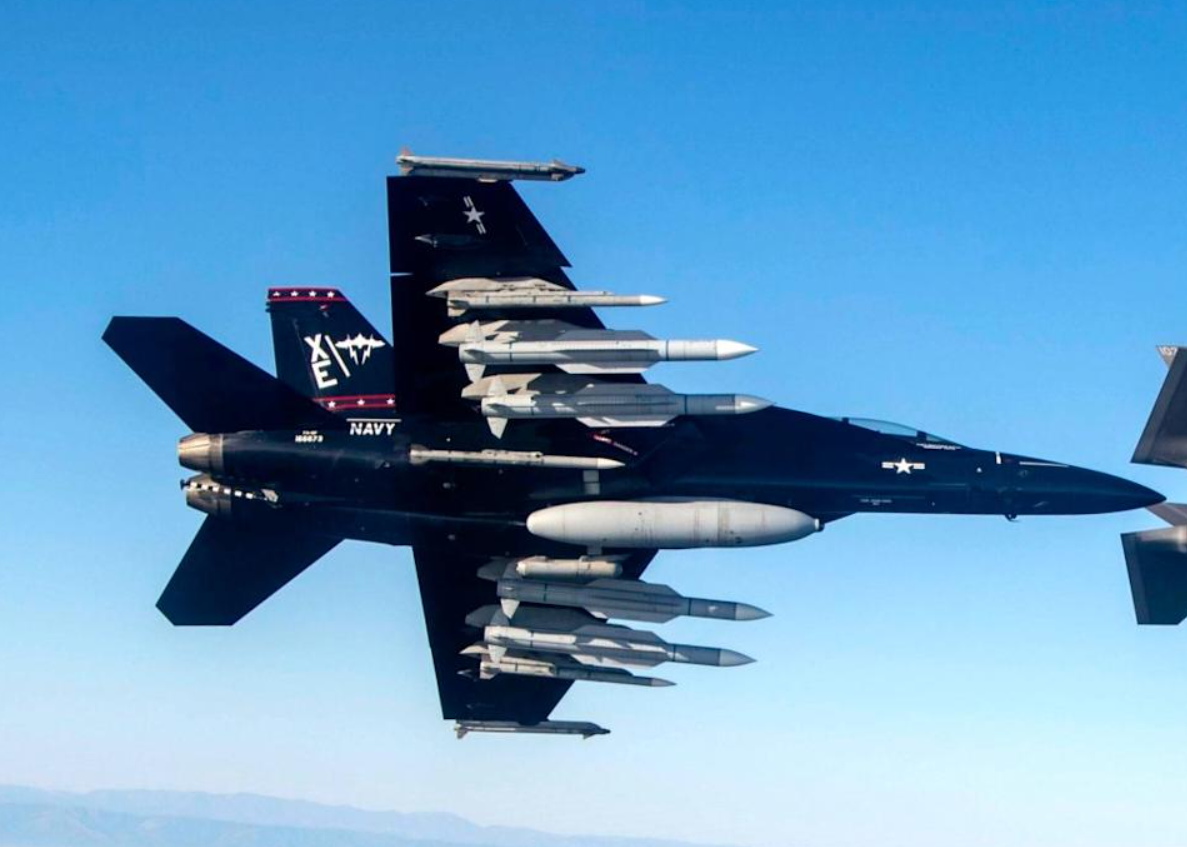 Có thể thấy, việc đưa đầu đạn hạt nhân vào tên lửa R-37M là một sự thay đổi đáng kể so với vai trò thông thường của nó. Mặc dù báo cáo của Cơ quan Tình báo Quốc phòng Lầu Năm Góc không nêu rõ đương lượng nổ của đầu đạn hạt nhân này, nhưng có khả năng nó được thiết kế để có đương lượng nổ thấp, nằm trong khoảng từ 1 đến 5 kiloton. Ảnh: @ Defense Express.